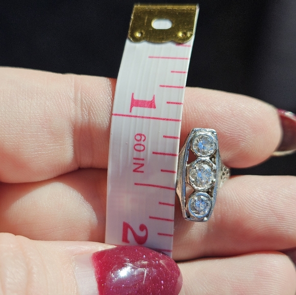18k antique diamond ring size 7 3/4. Stamped 18k. Amazing and hard to find. Midd - Picture 4 of 13
